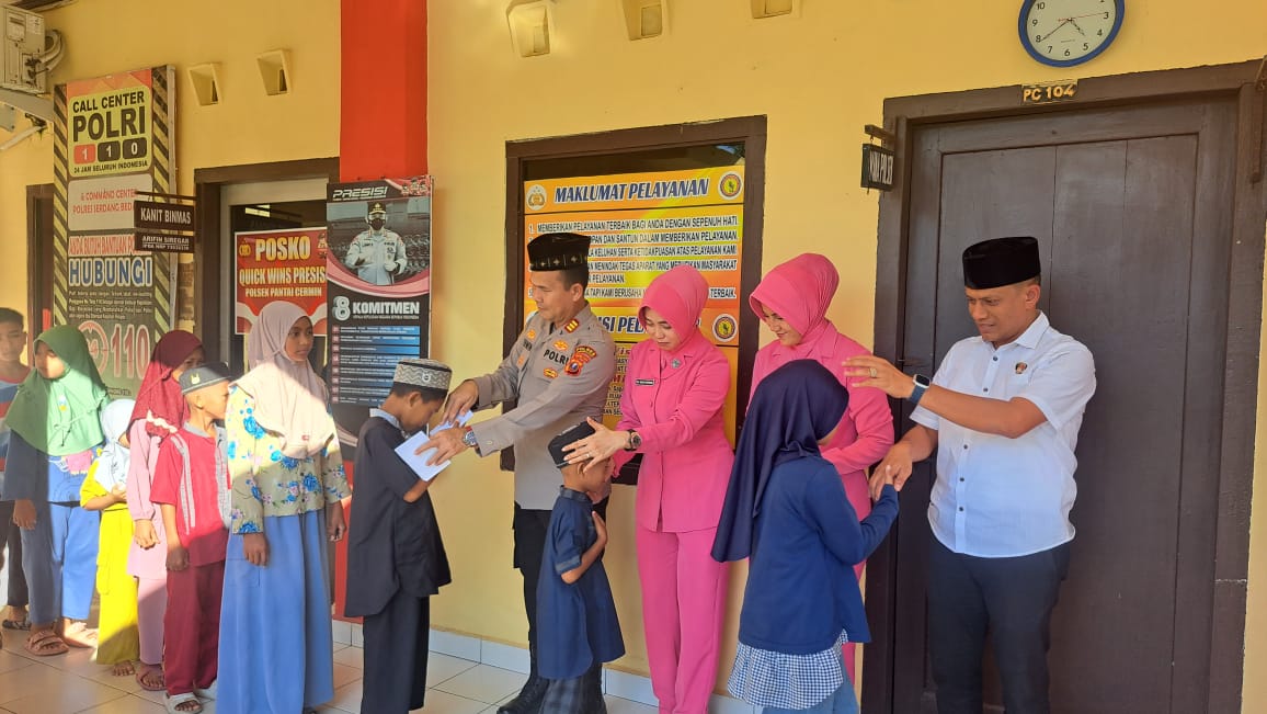 Polsek Pantai Cermin Santuni Anak Yatim dan Berbagi Takjil Jelang Berbuka Puasa
