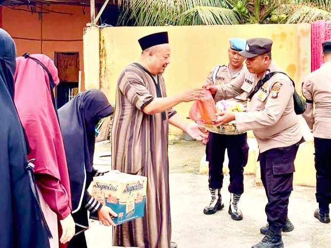 Polsek Pantai Cermin Sergai Berbagi Sembako “Jumat Berkah”