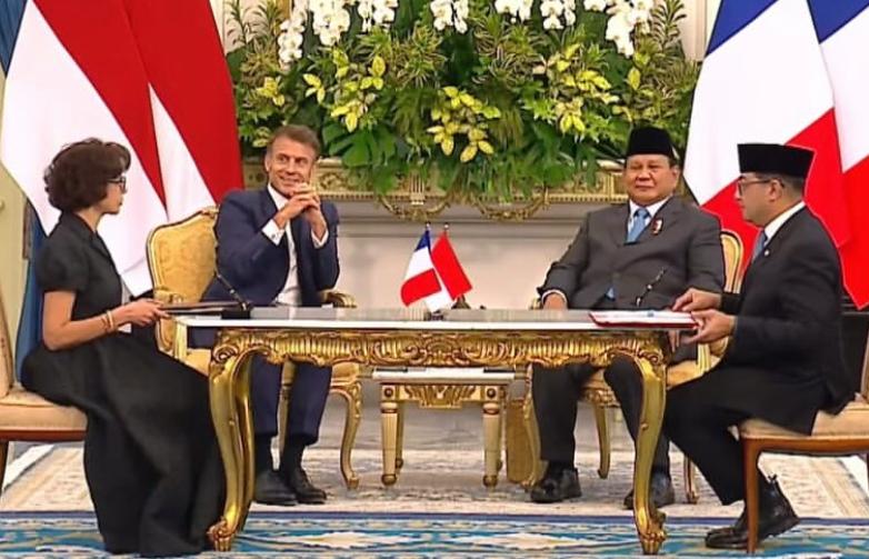 Menteri Ekraf Tanda Tangani Kerja Sama Bilateral Ekonomi Kreatif di Hadapan Prabowo-Macron