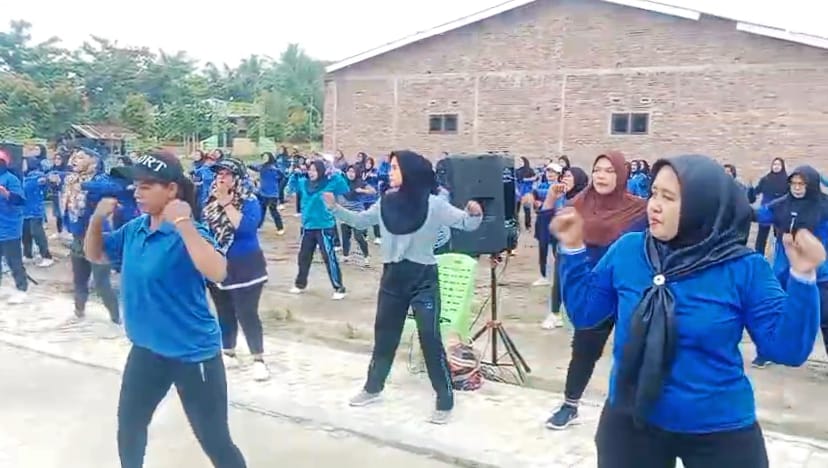 Anggota DPRD Sergai Siti Aisah Ajak Masyarakat Desa Pekan Tanjungberingin Hidup Sehat dengan Senam Bersama