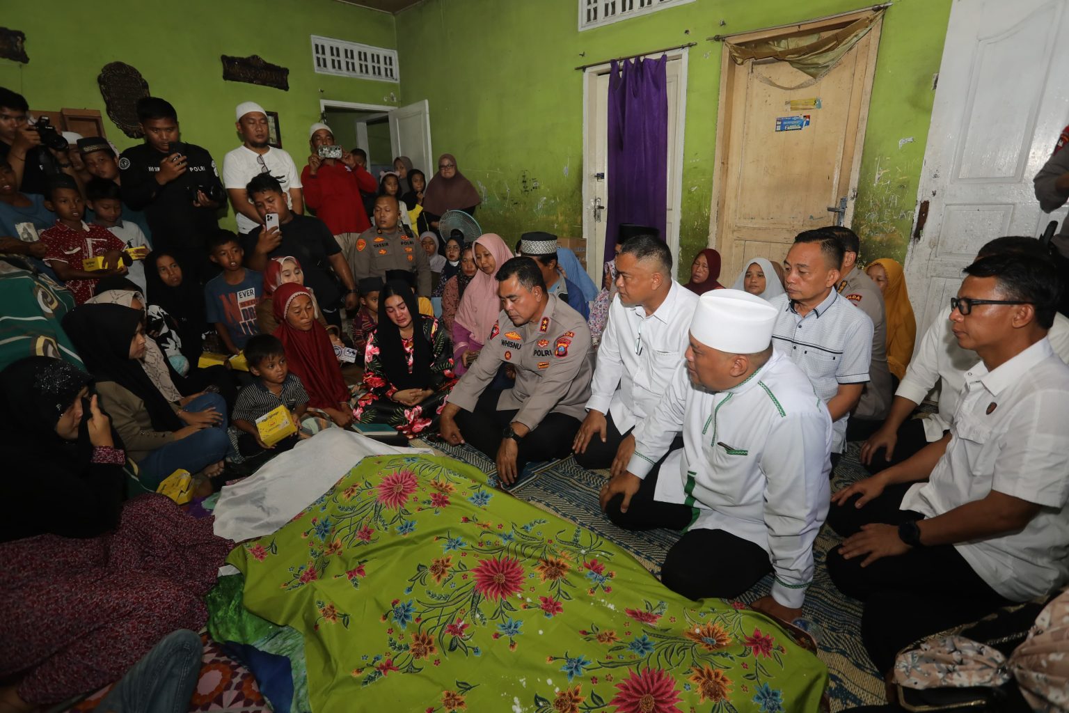 Kapolda Sumut Melayat ke Rumah Duka Korban Tawuran di Belawan, Sampaikan Belasungkawa Mendalam