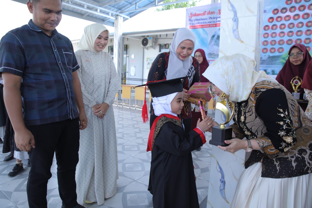 Ketua TP PKK Asahan Hadiri Pelepasan Peserta Didik TK Darussalam Islamic School