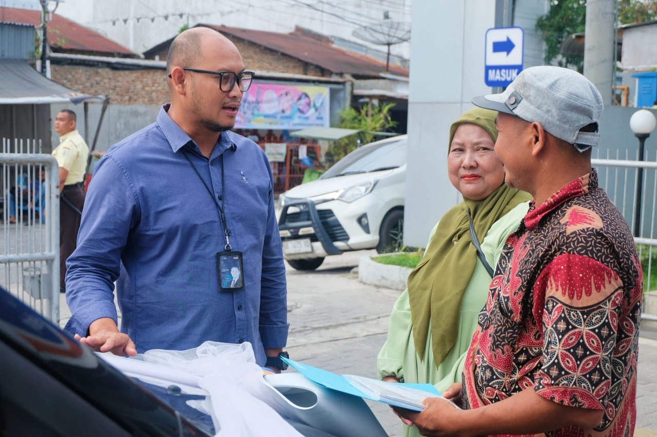 BRI BO Kisaran Serahkan Hadiah Mobil Kepada Pemenang Panen Hadiah Simpedes Semester II 2024