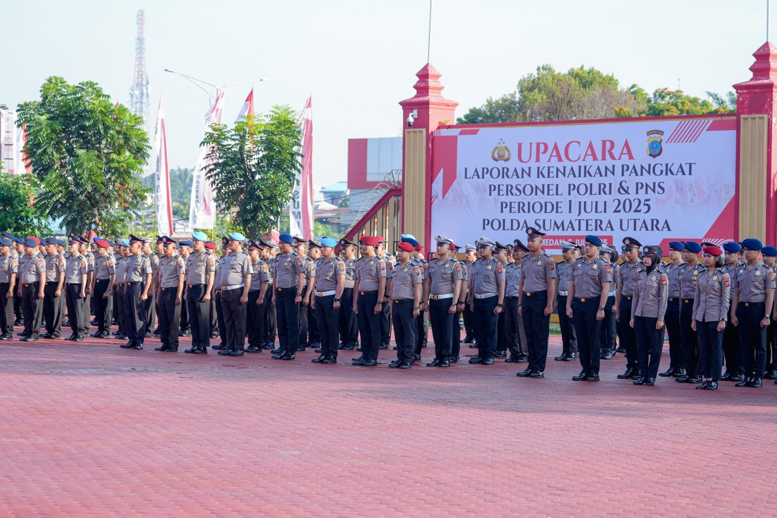 Kapolda Sumut Pimpin Upacara Kenaikan Pangkat 1.430 Personel