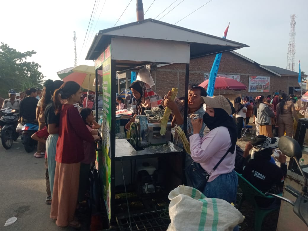 Turnamen Bola Pemdes Petaring Cup 2025, Berdampak Positif Pada Pelaku UMKM Sekitar